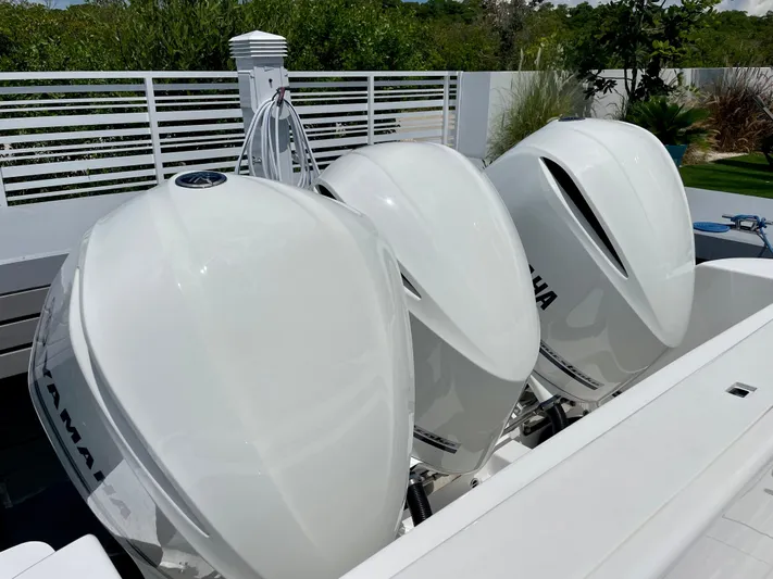  Yacht Photos Pics Triple Yamaha outboard engines on a 2013 Intrepid 375 Center Console boat.