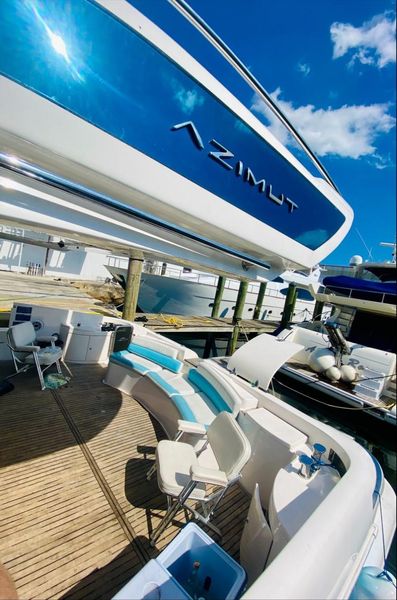 2008 Azimut 68E