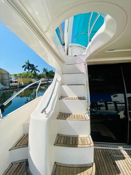 2008 Azimut 68E