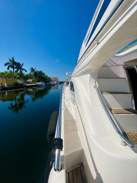 2008 Azimut 68E