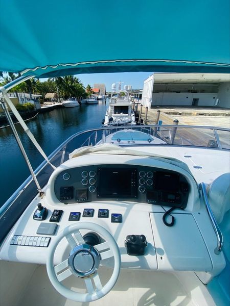 2008 Azimut 68E