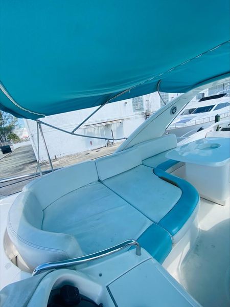 2008 Azimut 68E