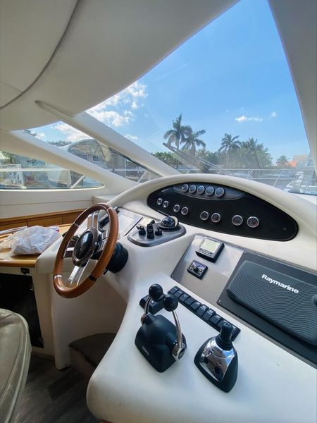 2008 Azimut 68E