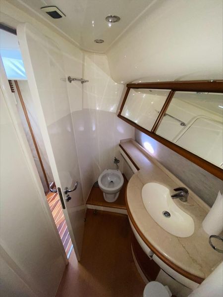 2008 Azimut 68E