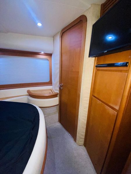 2008 Azimut 68E