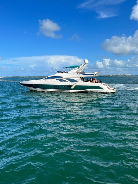 2008 Azimut 68E