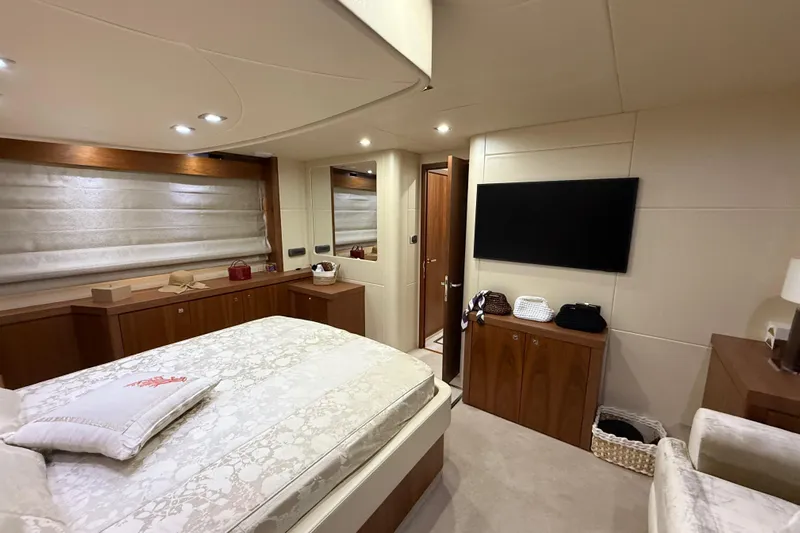 Thomas Yacht Photos Pics Luxurious bedroom interior of 2012 Sunseeker Manhattan 63 yacht with modern decor.