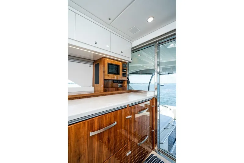 Jaaamn Yacht Photos Pics 2021 Riviera 575 Suv - Image 21