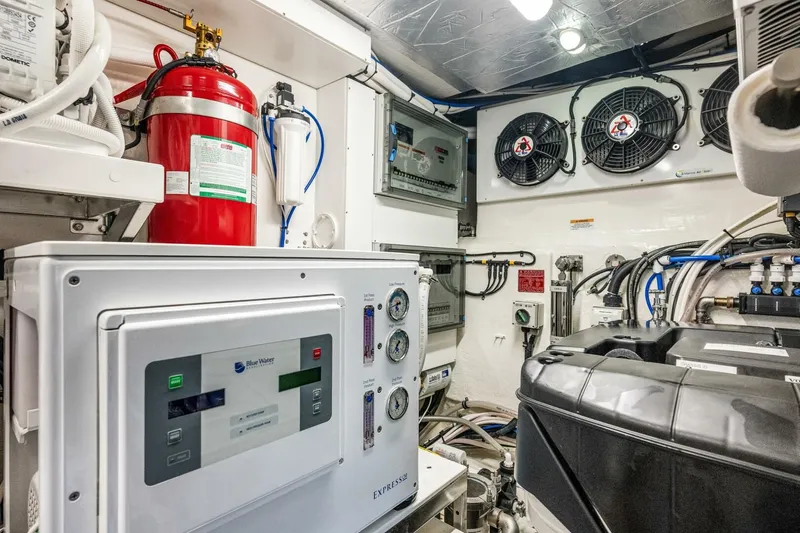 Jaaamn Yacht Photos Pics 2021 Riviera 575 Suv - Image 44