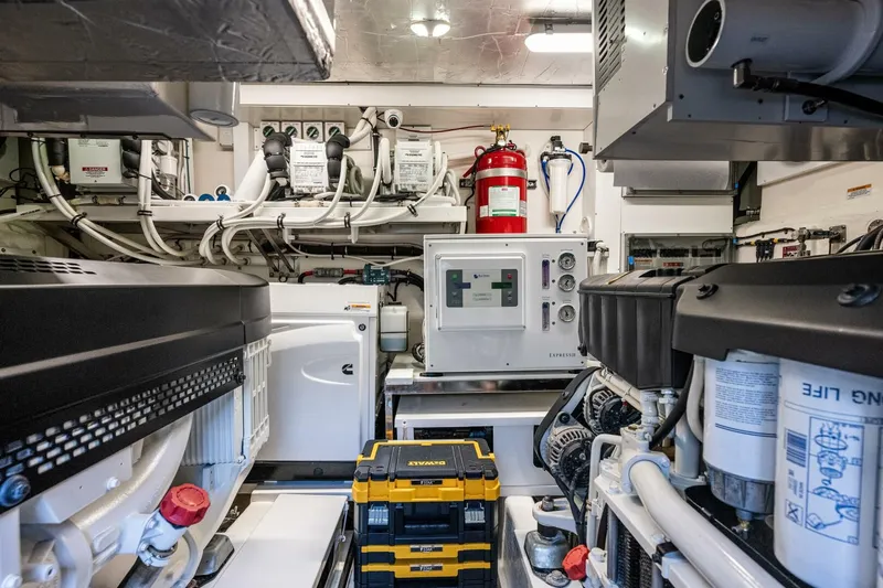 Jaaamn Yacht Photos Pics 2021 Riviera 575 Suv - Image 42