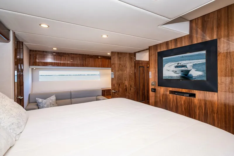 Jaaamn Yacht Photos Pics 2021 Riviera 575 Suv - Image 34