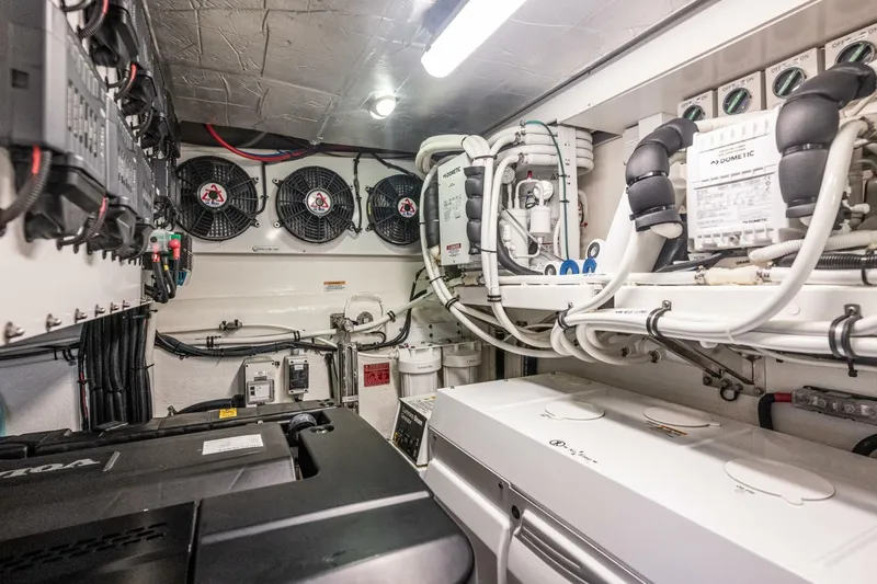 Jaaamn Yacht Photos Pics 2021 Riviera 575 Suv - Image 43