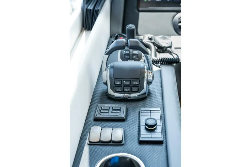 Jaaamn Yacht Photos Pics 2021 Riviera 575 Suv - Image 30