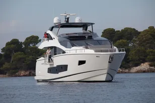2016 Sunseeker 86 Yacht