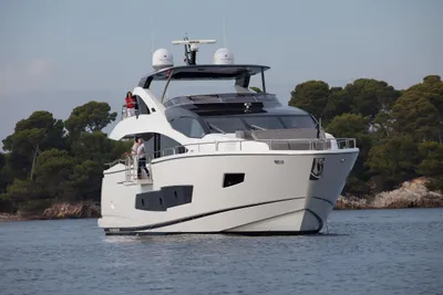 2016 Sunseeker 86 Yacht
