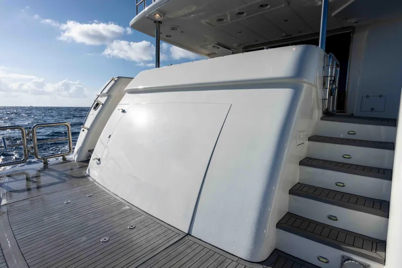 Aleniel Yacht Photos Pics Luxury Johnson 87' Motor Yacht 2005, featuring sleek deck and ocean view.