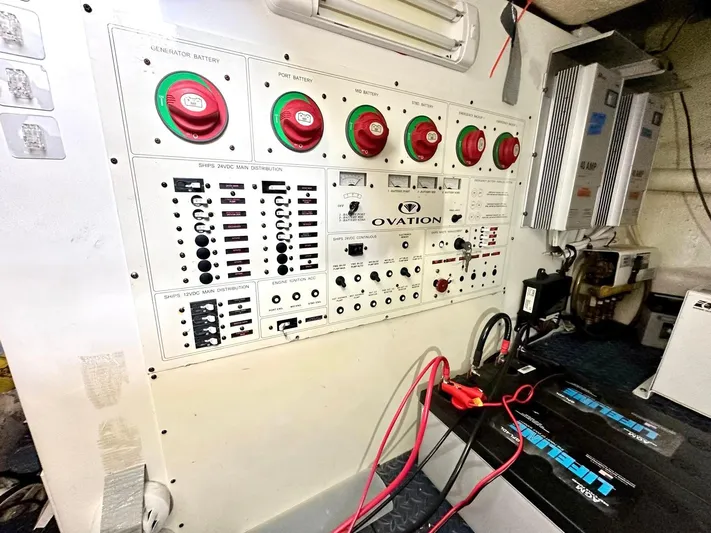 Hippeace Yacht Photos Pics Electrical control panel of 2009 Silverton Ovation 52 yacht with battery connections.
