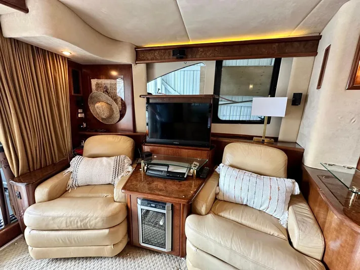 Hippeace Yacht Photos Pics Luxurious interior of 2009 Silverton Ovation 52 yacht with leather chairs and entertainment center.