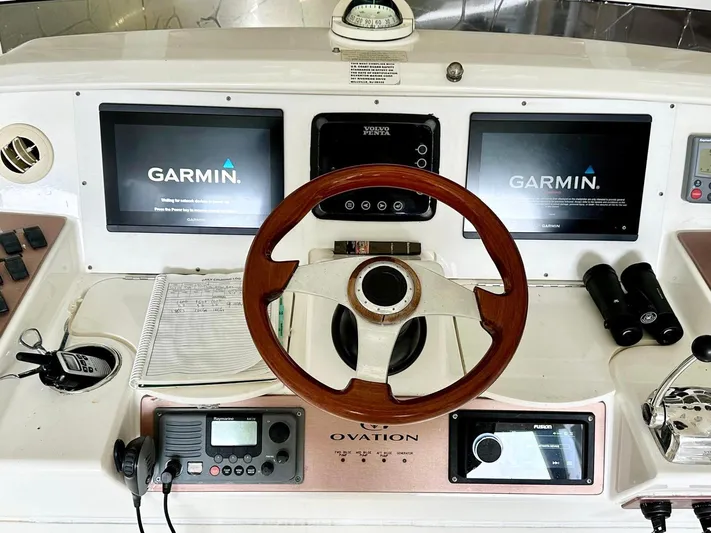 Hippeace Yacht Photos Pics Helm of 2009 Silverton Ovation 52 with Garmin displays and wooden steering wheel.