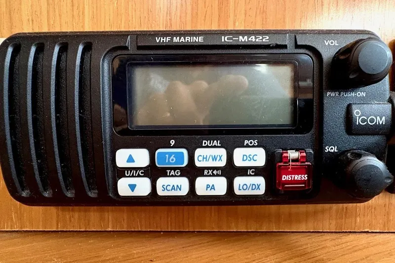Pura Vida Yacht Photos Pics VHF marine radio IC-M422 on Jeanneau Sun Odyssey 42 DS, 2007 model.