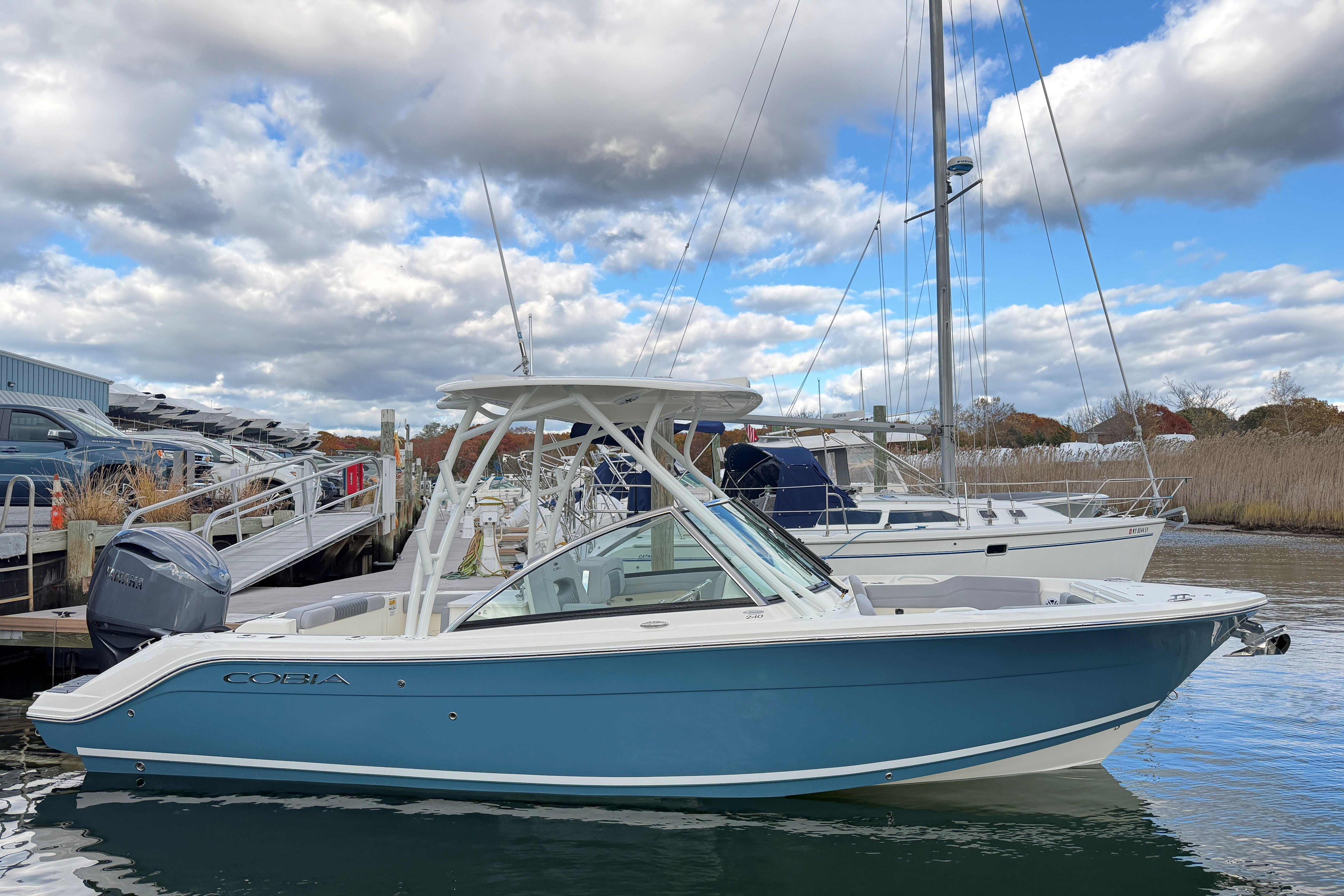 Cobia 240 Dual Console