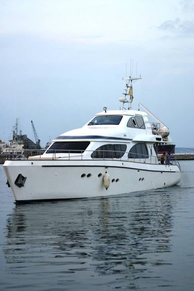 2003-83-custom-steel-yacht