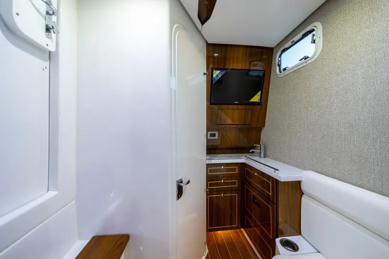  Yacht Photos Pics 2025 Hcb 42 Lujo - Image 31