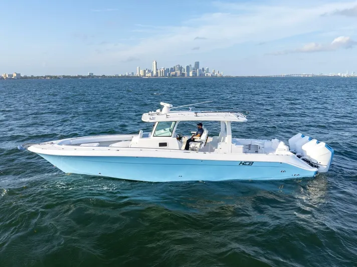  Yacht Photos Pics 2025 Hcb 42 Lujo - Image 5