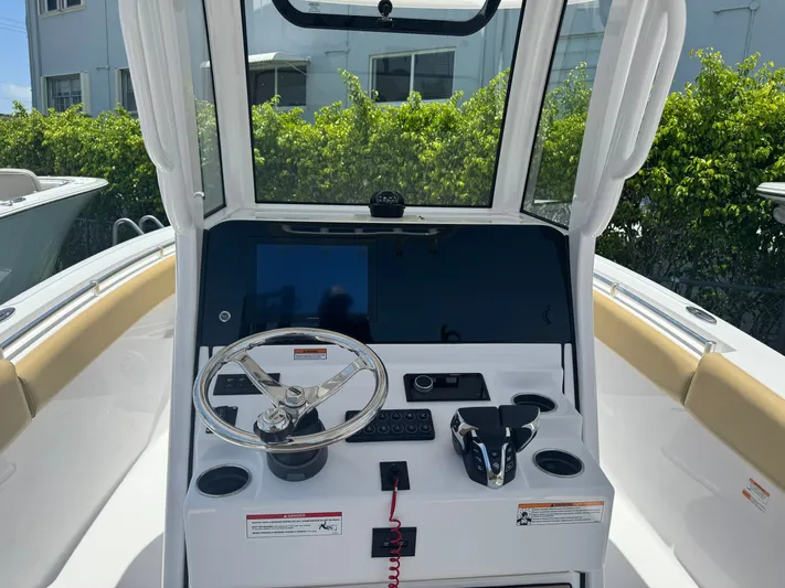  Yacht Photos Pics 2025 SPORTSMAN 252 OPEN - Image 7