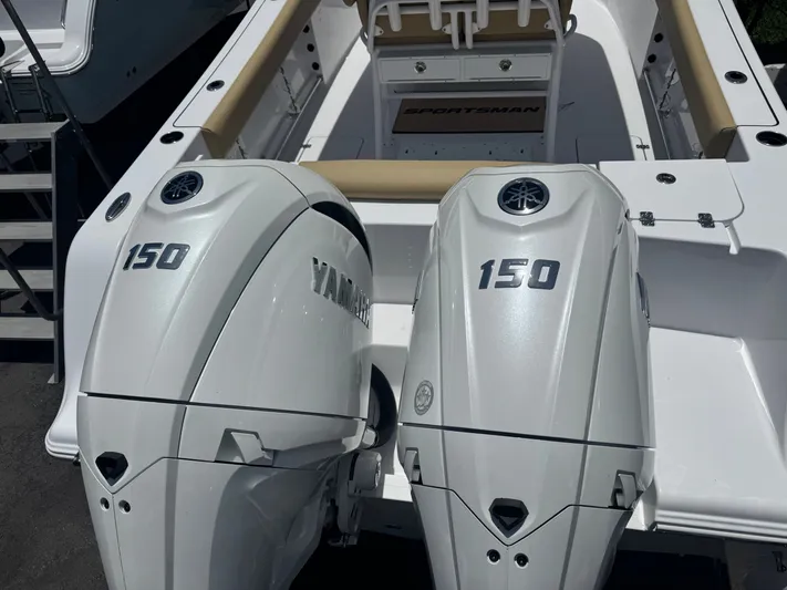  Yacht Photos Pics 2025 SPORTSMAN 252 OPEN - Image 9