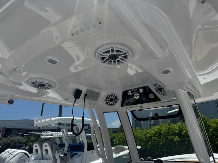  Yacht Photos Pics 2025 SPORTSMAN 252 OPEN - Image 6