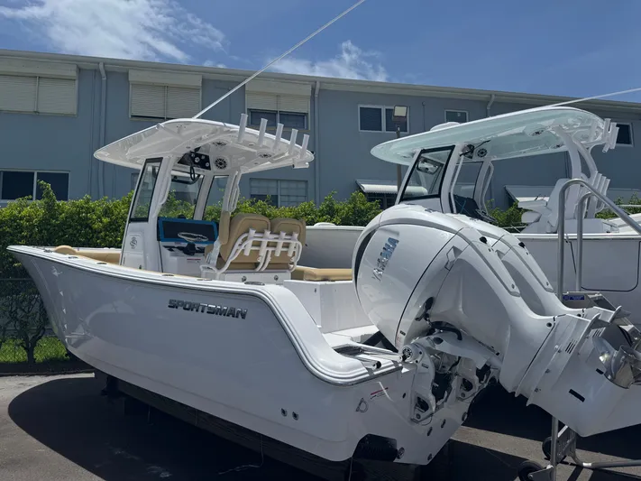  Yacht Photos Pics 2025 SPORTSMAN 252 OPEN - Image 1