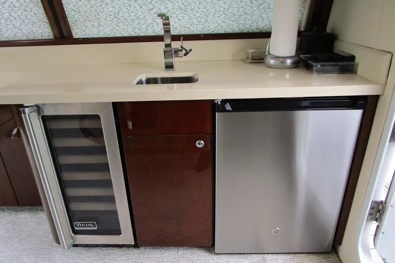 Shore Girl Yacht Photos Pics Skylounge bar