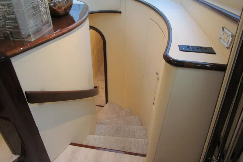 Shore Girl Yacht Photos Pics Stbd side accommodation compainionway