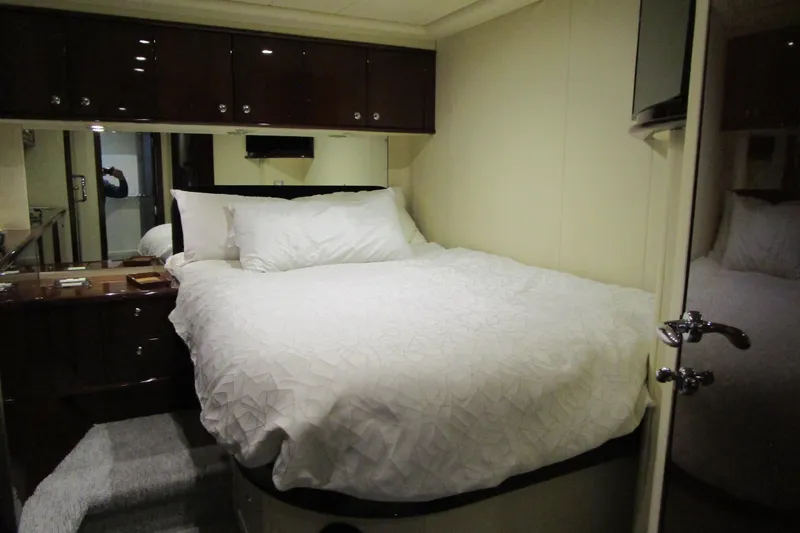 Shore Girl Yacht Photos Pics Mid guest cabin inboard