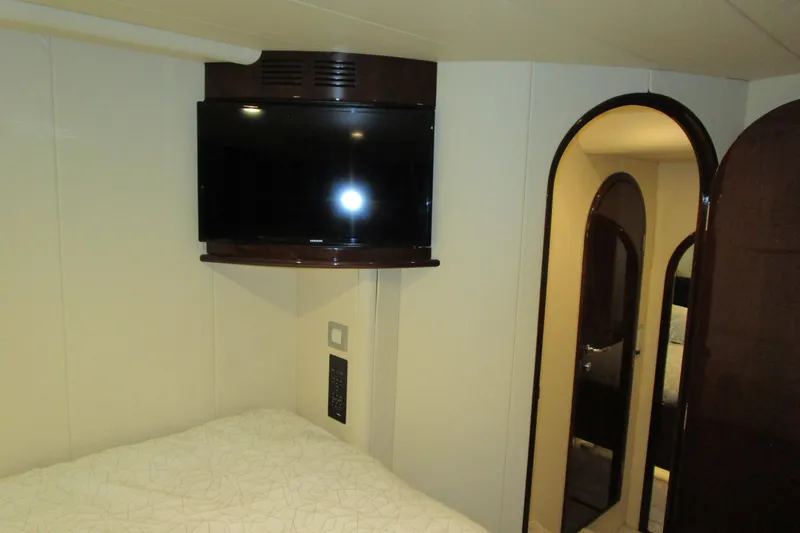 Shore Girl Yacht Photos Pics Mid guest cabin looking aft