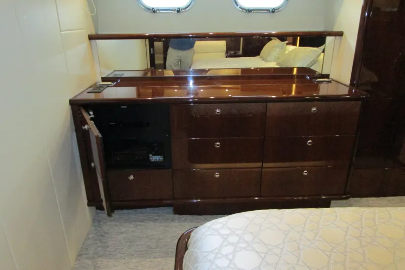 Shore Girl Yacht Photos Pics Master to stbd