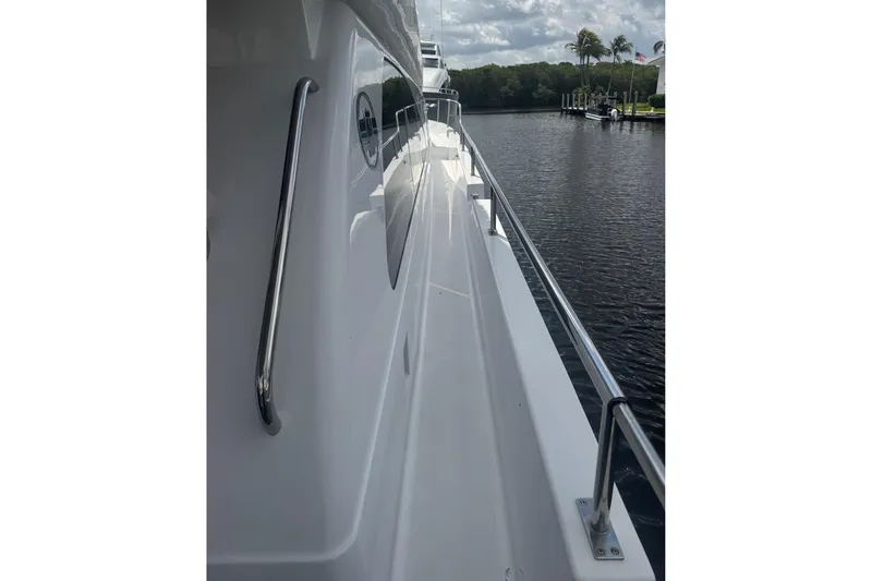 Shore Girl Yacht Photos Pics Side decks