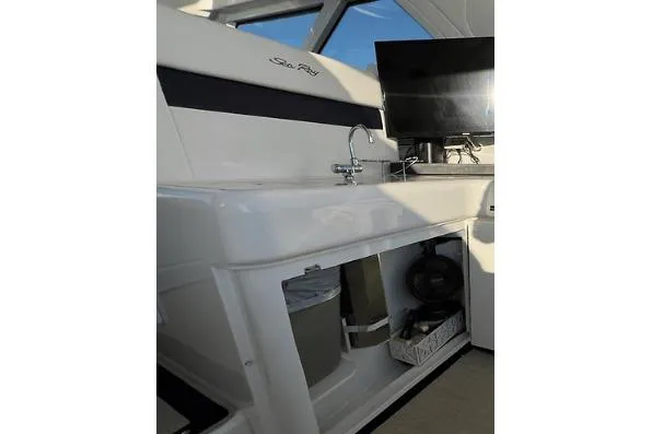  Yacht Photos Pics Interior of 2010 Sea Ray 450 Sundancer yacht with sink and TV.