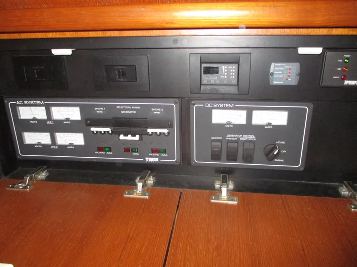 Via Con Dios Yacht Photos Pics 