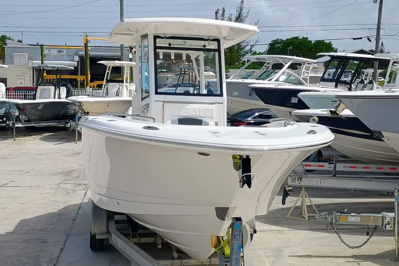 270-152 Yacht Photos Pics 2025 Robalo R270 Center Console boat displayed in a marina setting.