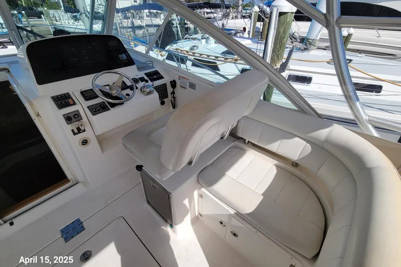 'betty Jane' Yacht Photos Pics 'Betty Jane'  -  Enclosed Air-Conditioned Helm