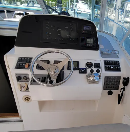 'betty Jane' Yacht Photos Pics 'Betty Jane'  -    Helm