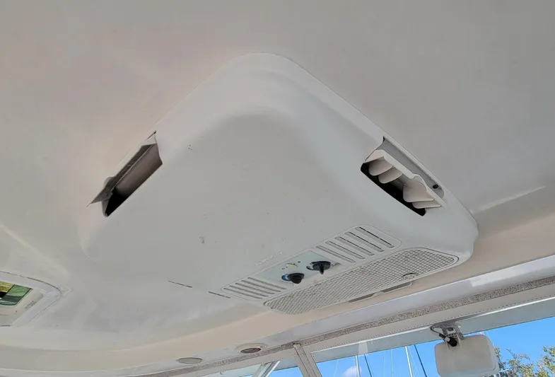 'betty Jane' Yacht Photos Pics 'Betty Jane'  -   Helm A/C unit