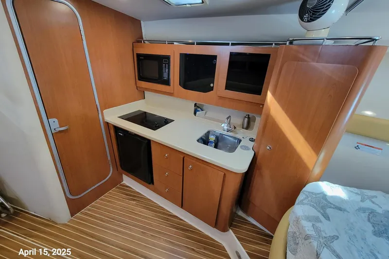 'betty Jane' Yacht Photos Pics 'Betty Jane'  -  Salon / Galley