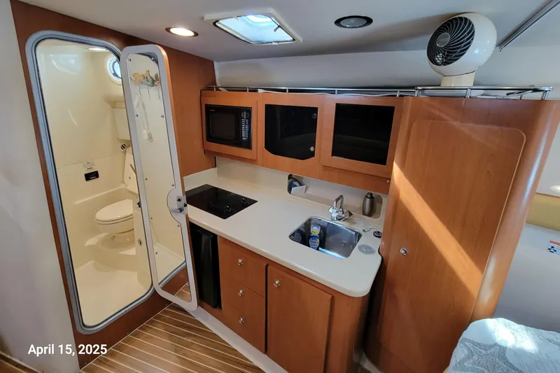 'betty Jane' Yacht Photos Pics 'Betty Jane'  -   Galley  / Head Entry