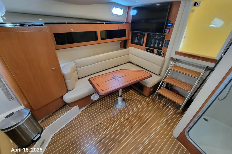 'betty Jane' Yacht Photos Pics 'Betty Jane'  -   Salon