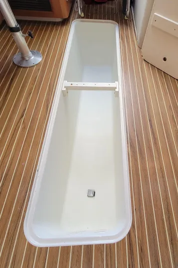 'betty Jane' Yacht Photos Pics 'Betty Jane'  -  Salon Storage