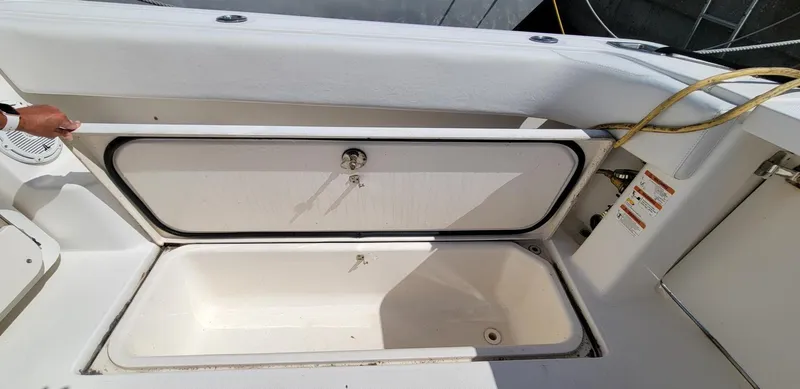 'betty Jane' Yacht Photos Pics 'Betty Jane'  -  (2) Cockpit Fish Boxes