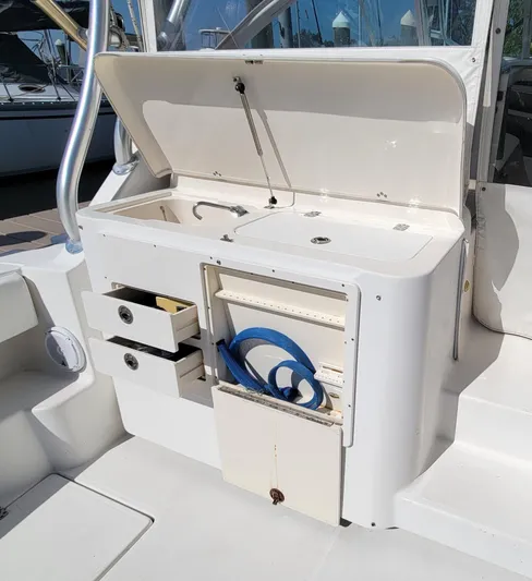 'betty Jane' Yacht Photos Pics 'Betty Jane'  -  Cockpit Bait Station